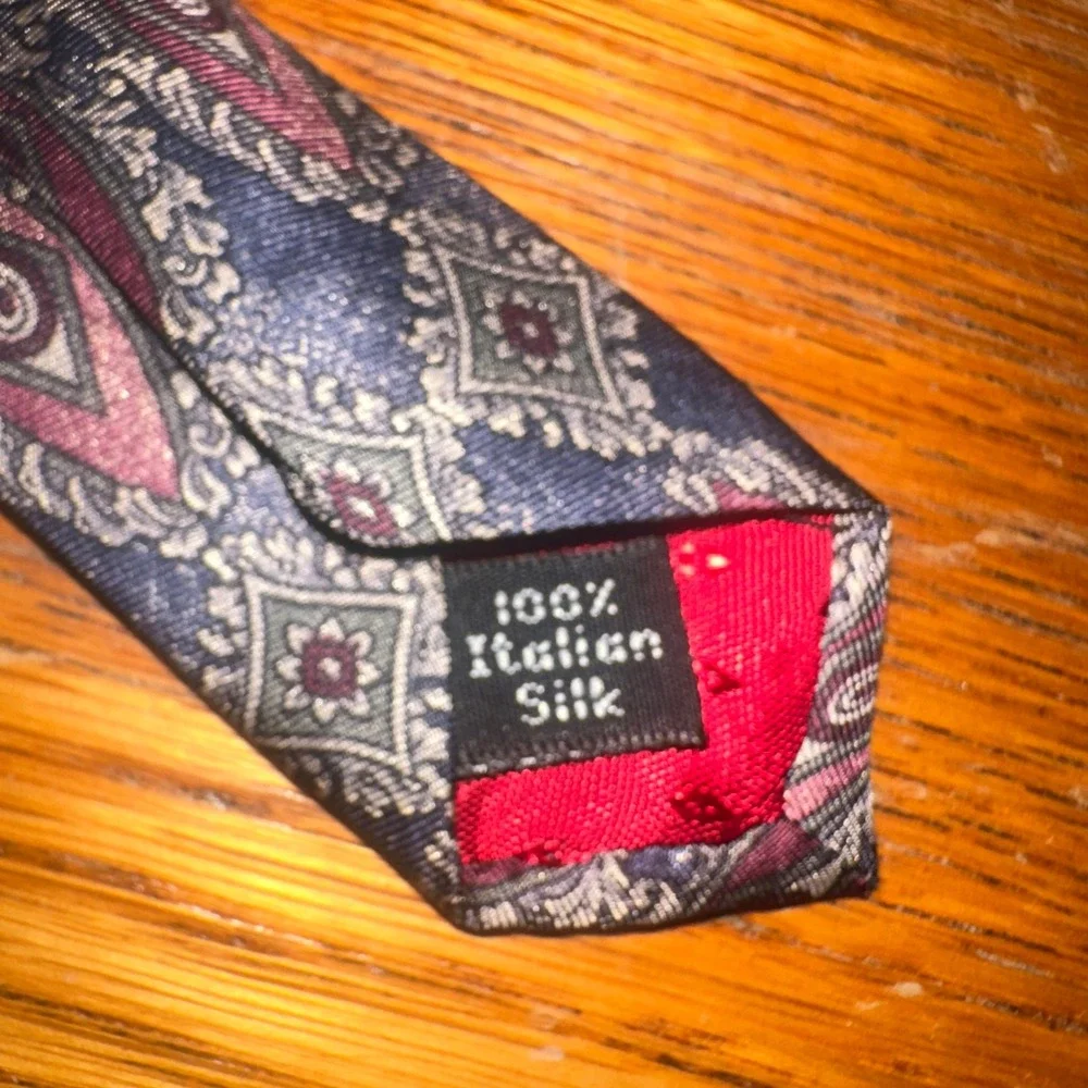 Henry Grethel Mens Silk Tie Navy Blue Burgundy Geometric Medallion Italian Silk